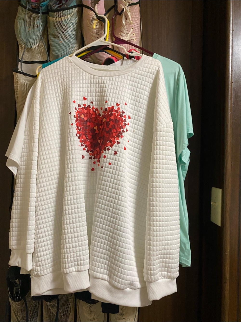 SHEIN White Quilted Sweatshirt with Red Heart Print